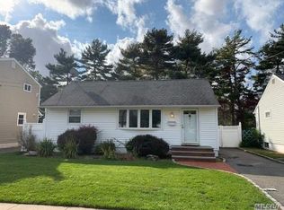 43 Kuhl Ave, Hicksville, NY 11801