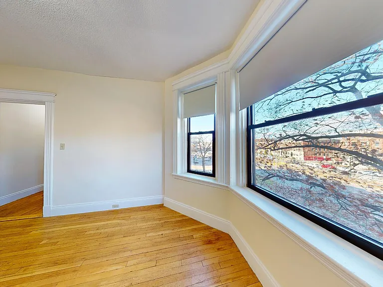 Commonwealth Apartments — Photo 9