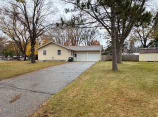 604 S Crescent Ln, Litchfield, MN 55355