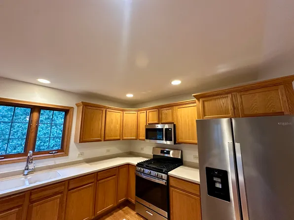 230 Red Hawk Rd, Hampshire, IL 60140