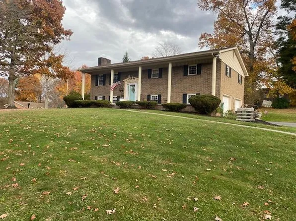 211 Grist Mill Dr, Beckley, WV 25801