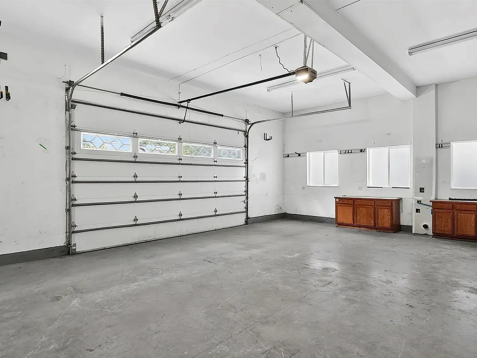 1127 W Fairview Ave — Photo 2