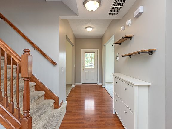 4th image of 44 Carriage Lake Dr