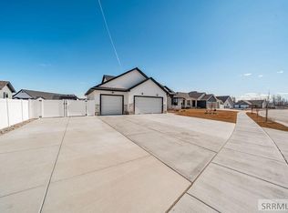 576 Hollow Dr, Idaho Falls, ID 83401