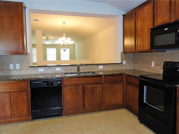 4th image of 7810 Squirrel Hollow Dr