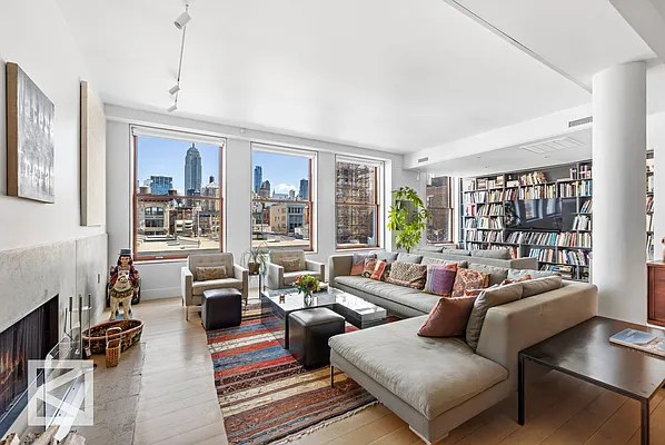 Living room, photo 12