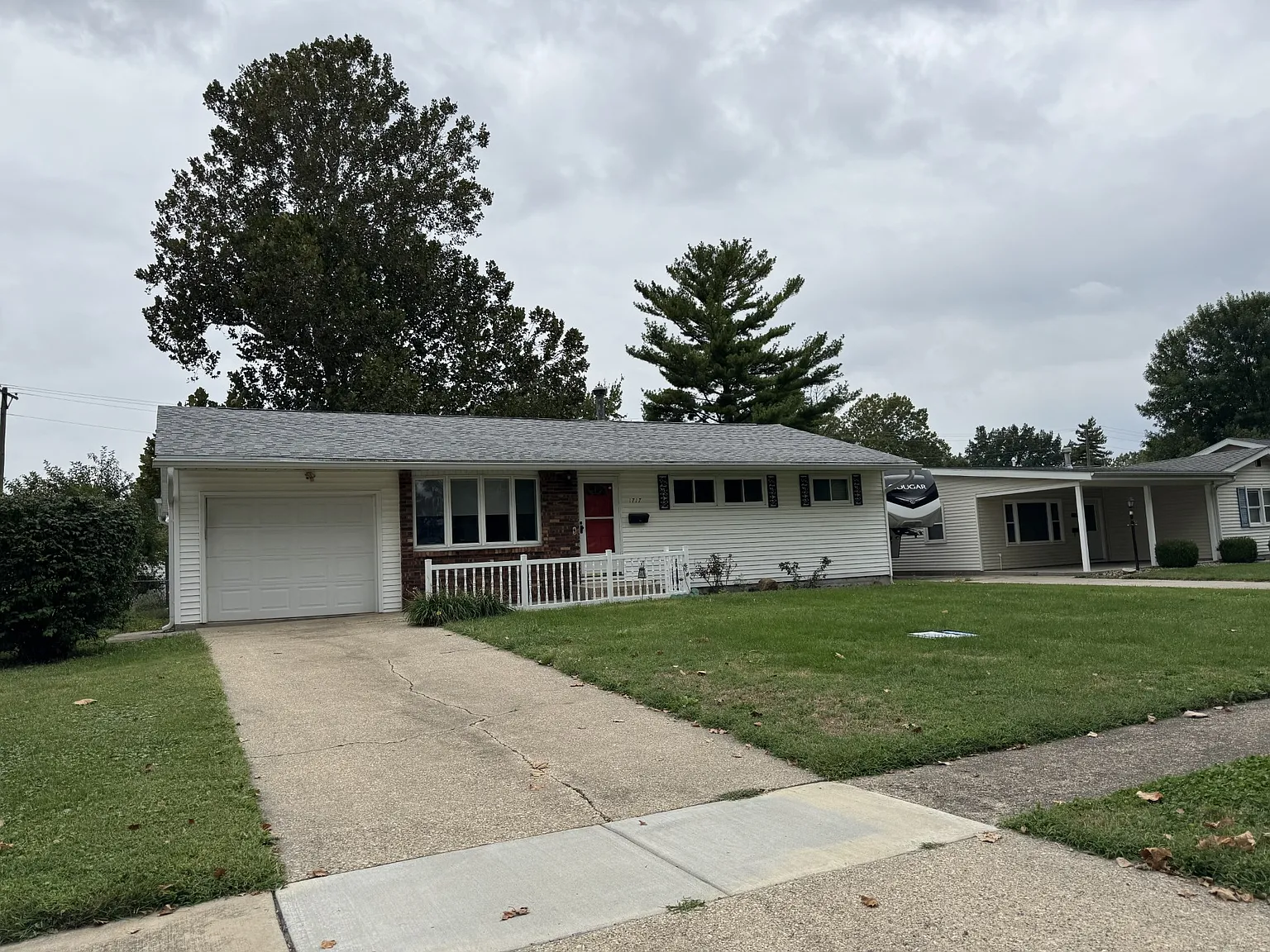 3 bed, 1.5 bath, 1415 sqft, $1,700 — Photo 1