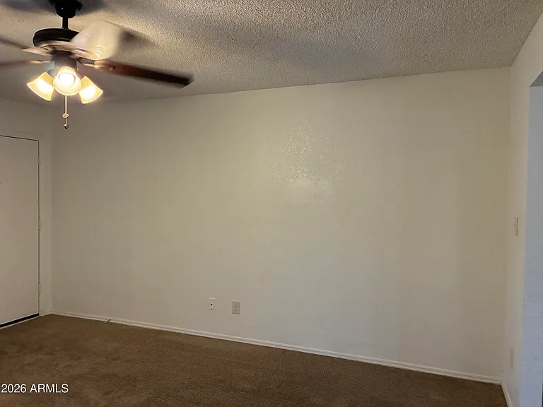 602 W Wickieup Ln — Photo 5