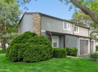 1502 Cedarwood Ln, Wheeling, IL 60090