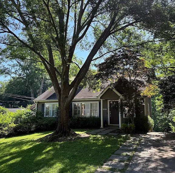1019 Rosedale Rd NE — Photo 1