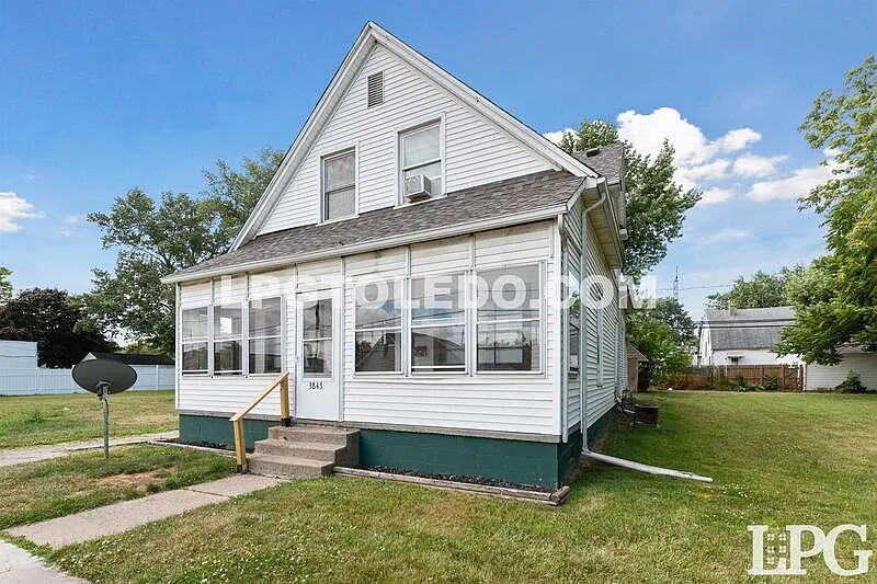 1 bed, 1.0 bath, 642 sqft, $700 — Photo 2