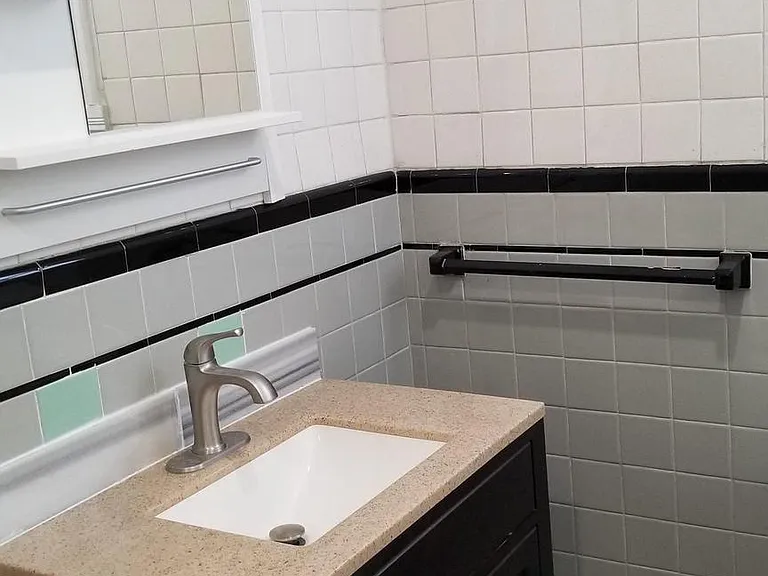 1120 Locust St #101 — Photo 4