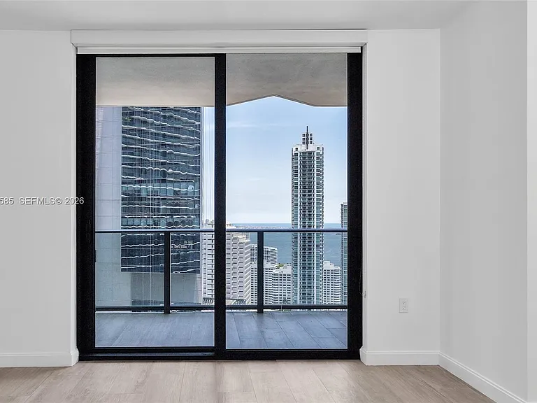45 SW 9th St #3502 — Photo 10