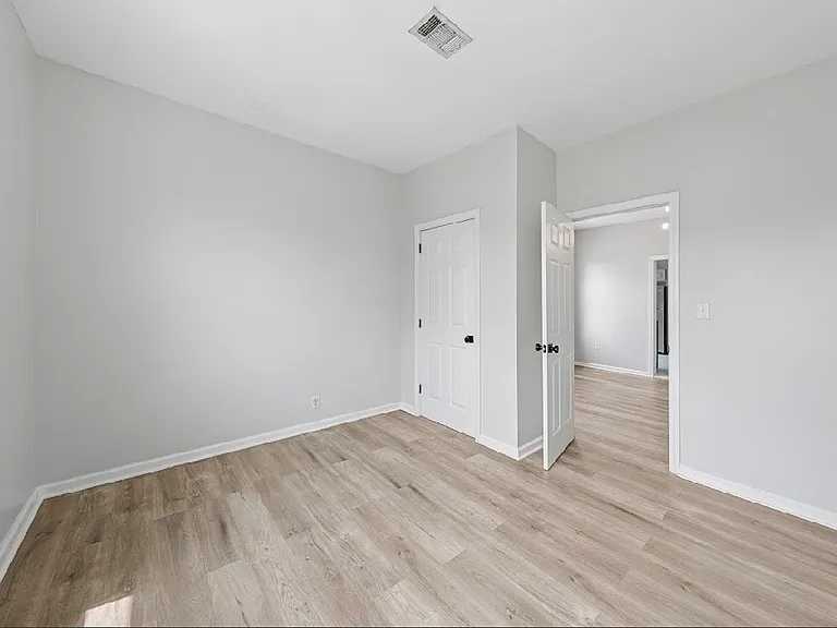 210 W Price St #2L — Photo 7