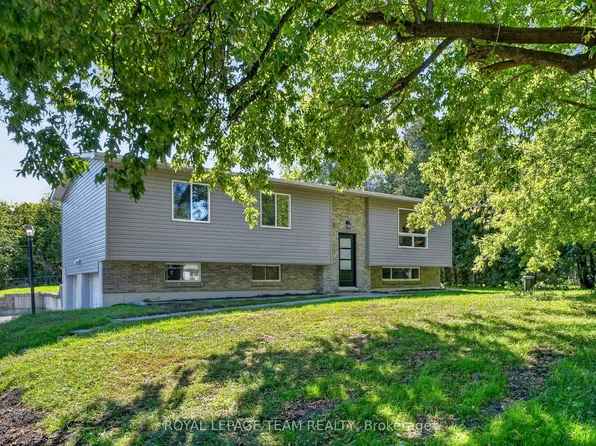 6614 Parkway Rd, Ottawa, ON K4P 1E5