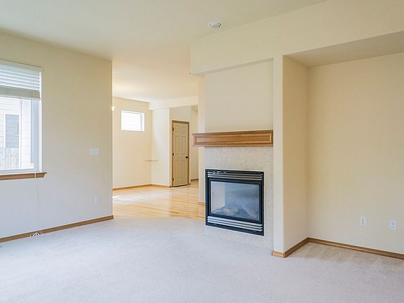 5th image of 20219 11th Ave W