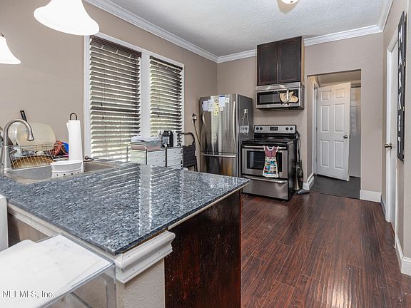 5th image of 8827 EATON Avenue