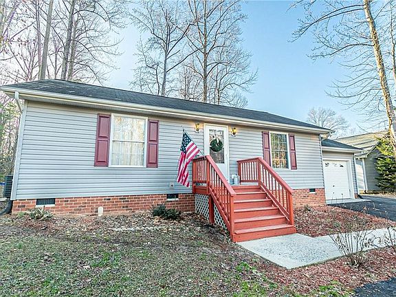 5th image of 204 Admiral Dr