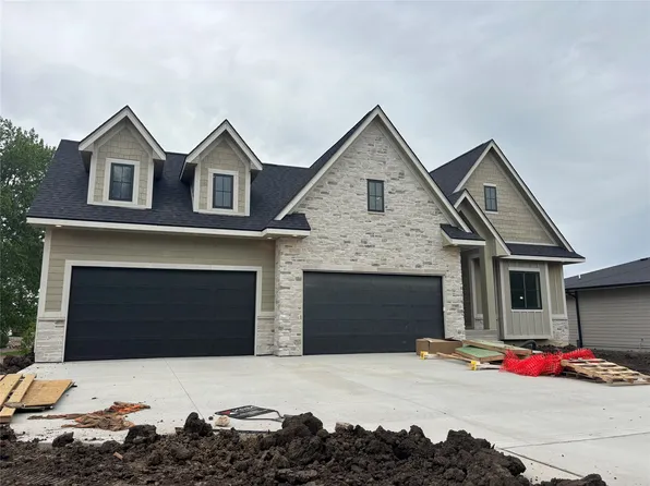 15801 Hickory Dr, Urbandale, IA 50323