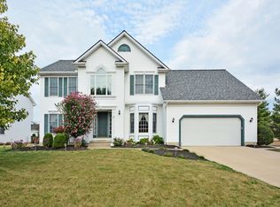 375 Ravenglass Blvd, Amherst, OH 44001