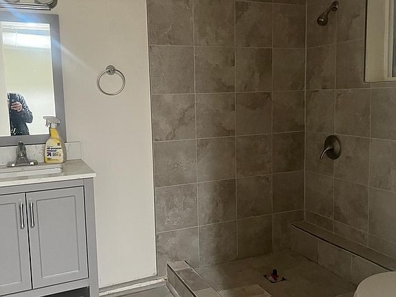 4th image of 2517 Van Ness Ave #1