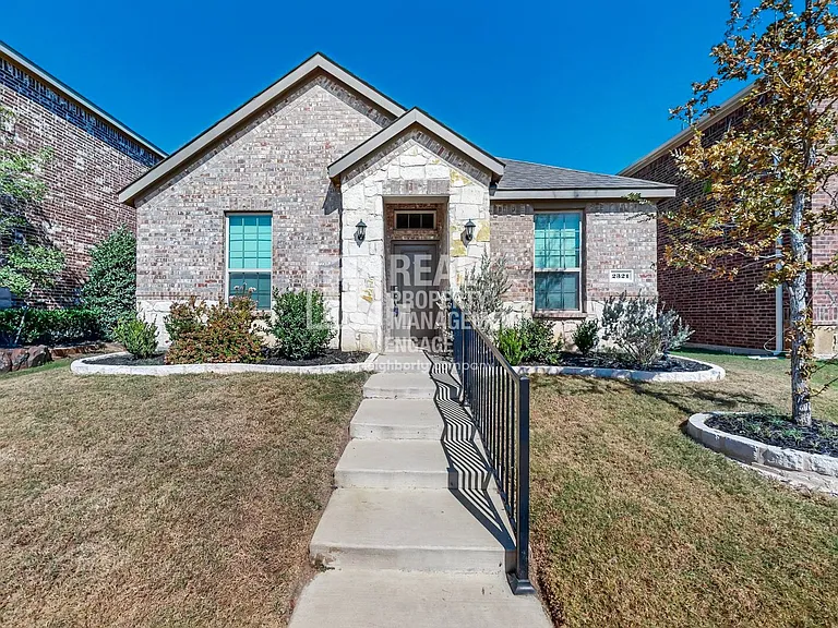 2321 Astapor Dr — Photo 3