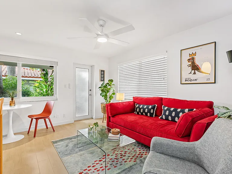 615 NE 10th Ave #101B — Photo 1