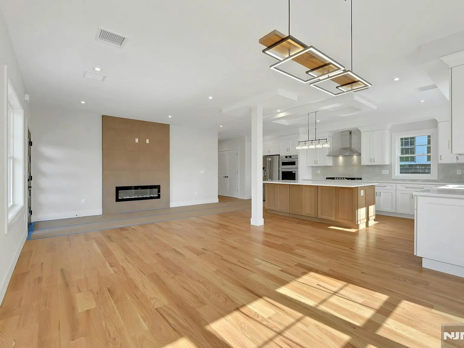 2 bed, 1600 sqft, $3,500 — Photo 2