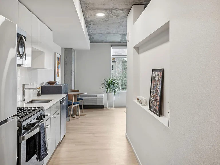 Splash Apartments — Photo 15