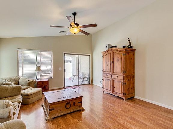 3rd image of 1340 E Prickly Pear Dr