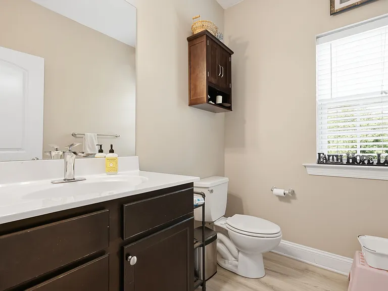 10 Richard Rd — Photo 2