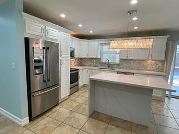 3rd image of 3436 Housatonic Dr S