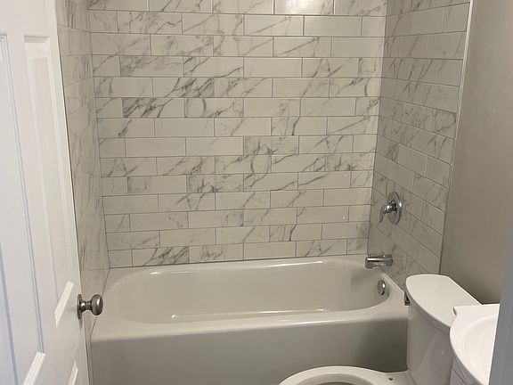 5th image of 213 Poplar Ave