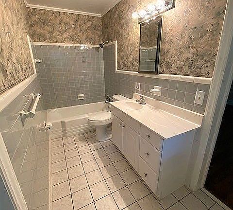 2nd image of 528 Derby Ct