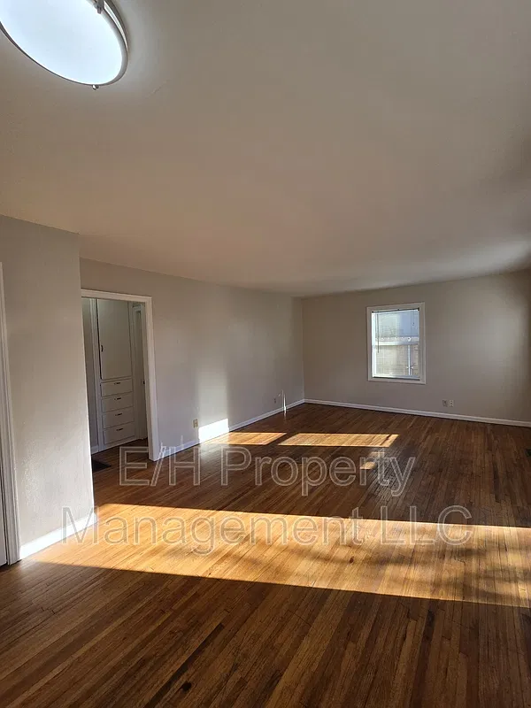 1 bed, 1.0 bath, 700 sqft, $900 — Photo 3
