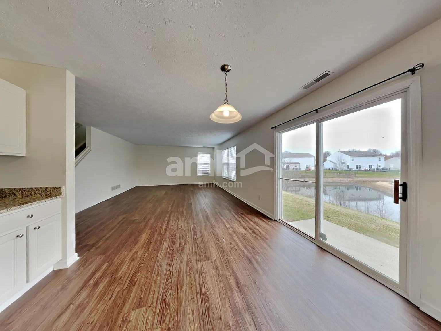 4 bed, 2.5 bath, 1903 sqft, $2,025 — Photo 4