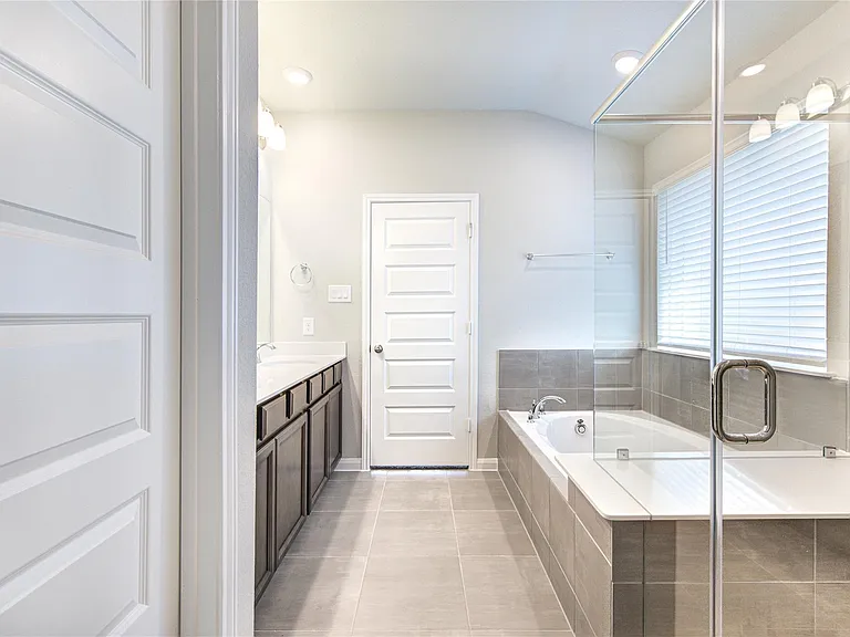 21514 Pachino Ln — Photo 40
