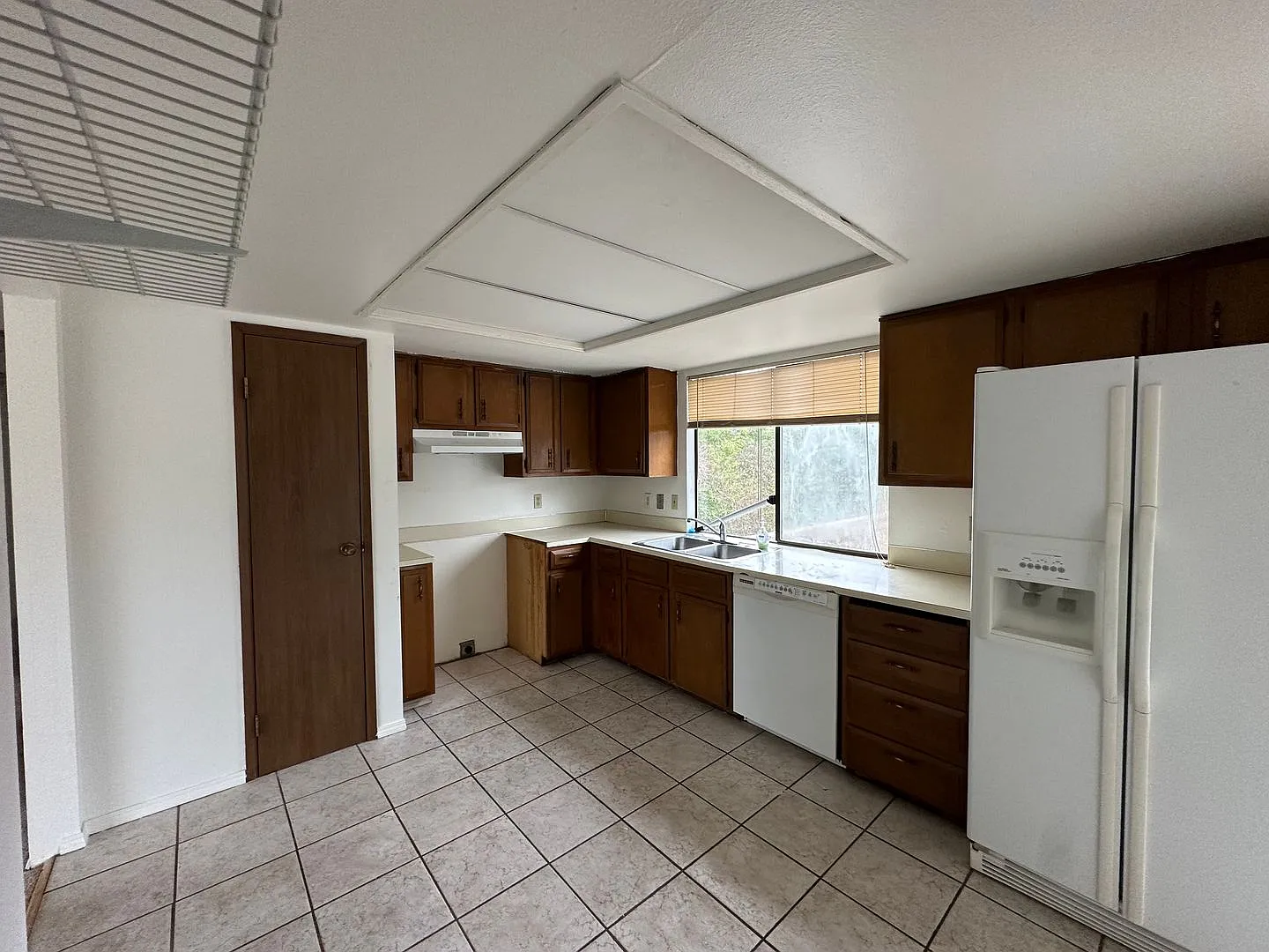 Charming 3-Bedroom Renton Home with Private Fenced Yard, Deck & 2-Car Garage! — Photo 4