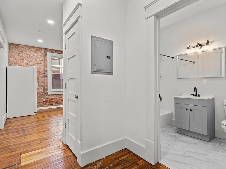 309 S Dewey Ave #F — Photo 3