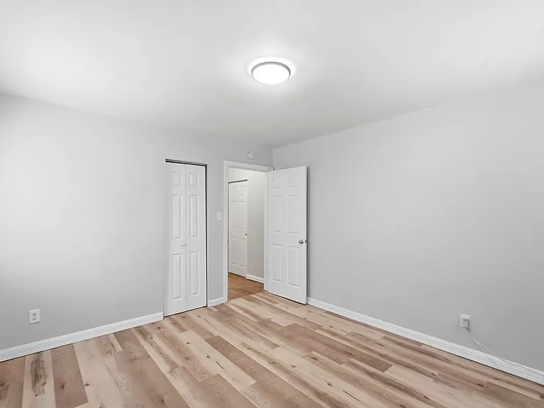 Cozy Apartment Building in Reading District! — Photo 25
