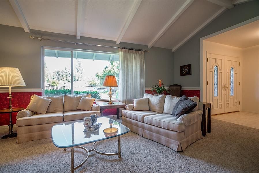 2nd image of 12927 Glen Brae Dr