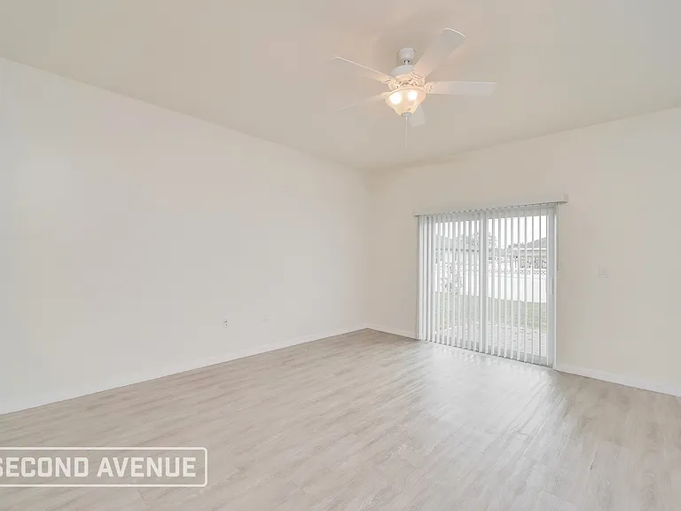 2107 NE 1st Pl — Photo 3