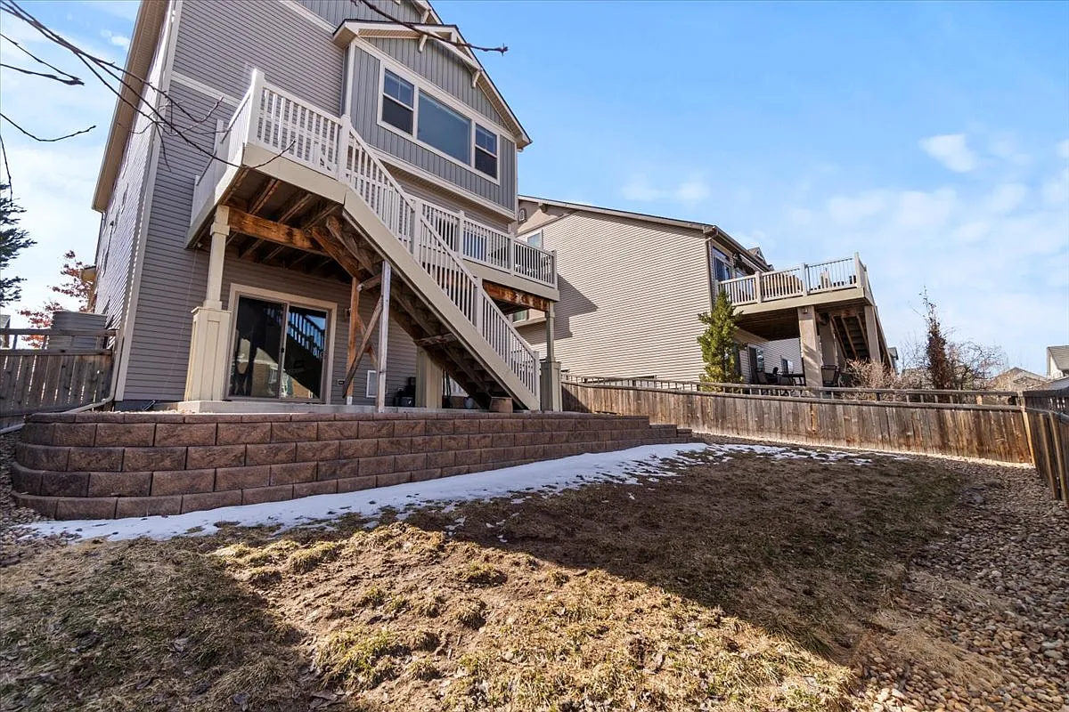 5 bed, 3.5 bath, 3203 sqft, $4,000 — Photo 2
