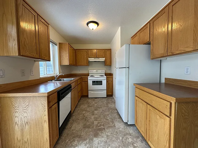 2922 NE Two Nikki Ct — Photo 4