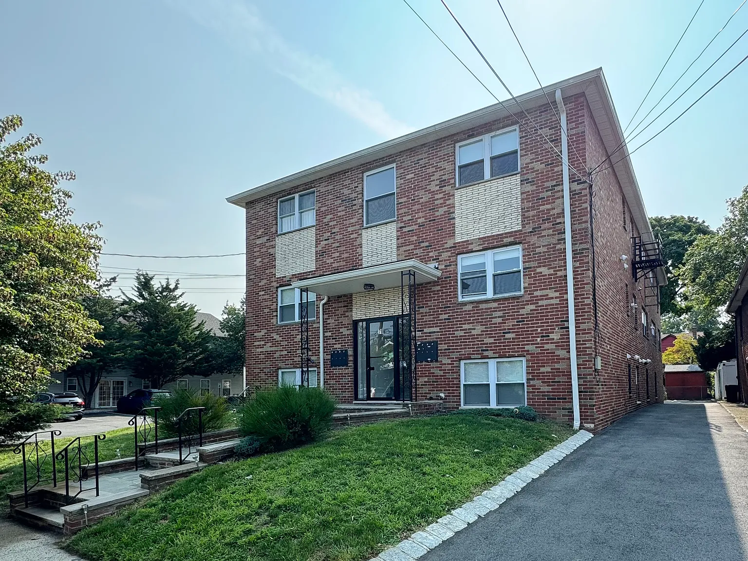 78 Florence Ave — Photo 1