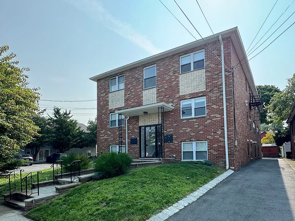 78 Florence Ave #3