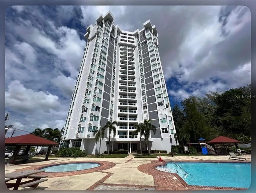 3 bed, 2.5 bath, 1400 sqft, $3,000 — Photo 1