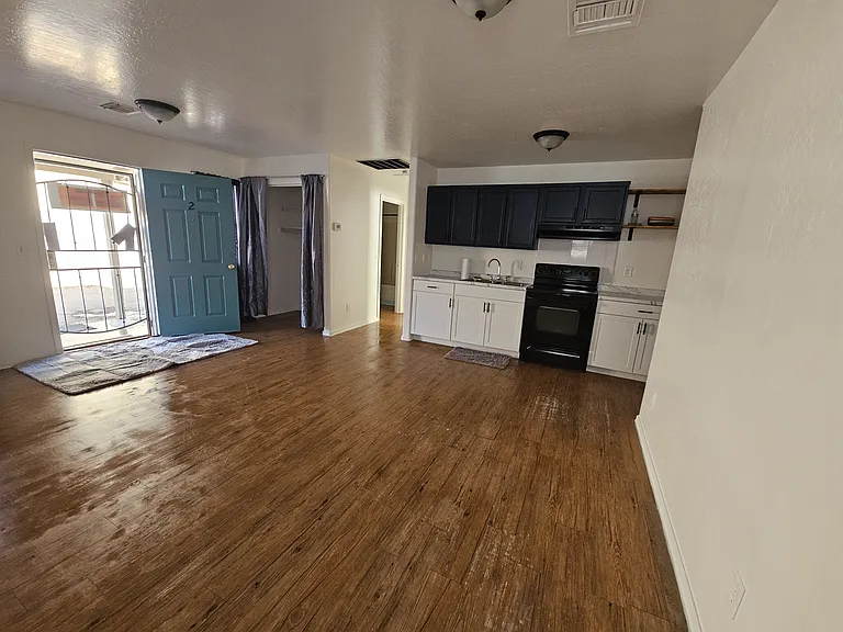 1221 S 11th Ave #2 — Photo 4