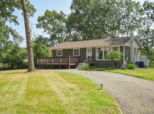 7 Old Essex Rd, Ipswich, MA 01938