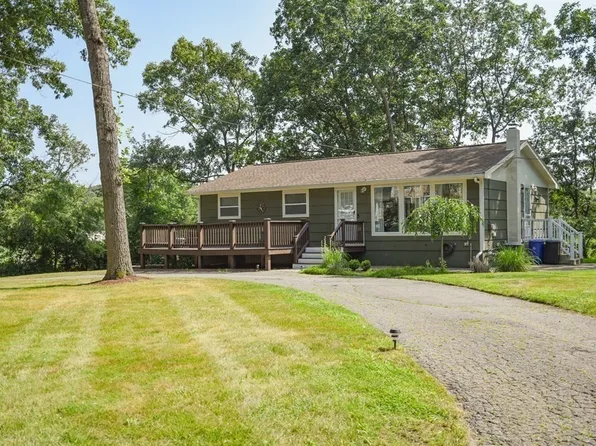 7 Old Essex Rd, Ipswich, MA 01938